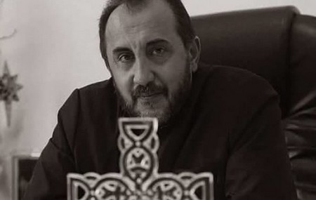 ԴԵՂ ՏՎԵՔ, ԲԺԻՇԿ ԿԱՆՉԵՔ. ՍՐԲԱԶԱՆ ՀԱՅՐԸ ՆԻԿՈԼ-ԱՆՆԱ ԶՈՒՅԳԻ ԶԱՌԱՆՑԱՆՔՆԵՐԻ ՄԱՍԻՆ ԴԵՂ ՏՎԵՔ, ԲԺԻՇԿ ԿԱՆՉԵՔ. ՍՐԲԱԶԱՆ ՀԱՅՐԸ ՆԻԿՈԼ-ԱՆՆԱ ԶՈՒՅԳԻ ԶԱՌԱՆՑԱՆՔՆԵՐԻ ՄԱՍԻՆ