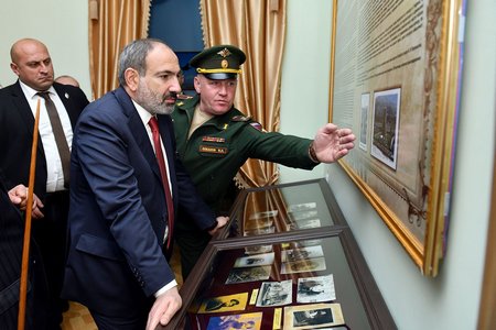 ՄԵԾ ՔԱՆԱԿՈՒԹՅԱՄԲ ԶԻՆՏԵԽՆԻԿԱ, ՌԱԶՄԱՄԹԵՐՔ ԵՆ ԲԵՐՈՒՄ 102-ՐԴ ՌԱԶՄԱԲԱԶԱ․ «Հրապարակ» ՄԵԾ ՔԱՆԱԿՈՒԹՅԱՄԲ ԶԻՆՏԵԽՆԻԿԱ, ՌԱԶՄԱՄԹԵՐՔ ԵՆ ԲԵՐՈՒՄ 102-ՐԴ ՌԱԶՄԱԲԱԶԱ․ «Հրապարակ»