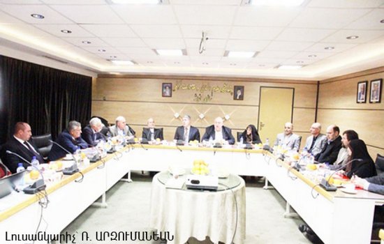 ԹԵՀՐԱՆՈՒՄ ՀԱՅԵՐԵՆԱԳԻՏԱԿԱՆ ՈՒՍՈՒՄՆԱՍԻՐՈՒԹՅՈՒՆՆԵՐԻ ԳՐԱՍԵՆՅԱԿ Է ԲԱՑՎԵԼ