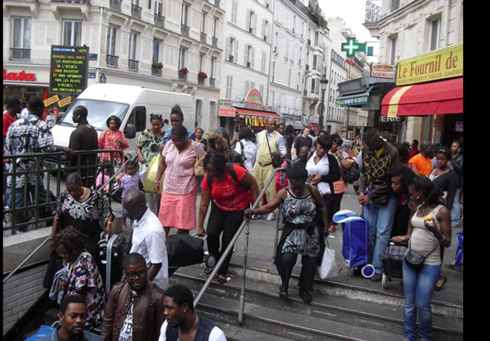 Улица в Париже сегодня.jpg